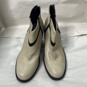 NAYA  ATOM ANKLE BOOTS SIZE‎ 8